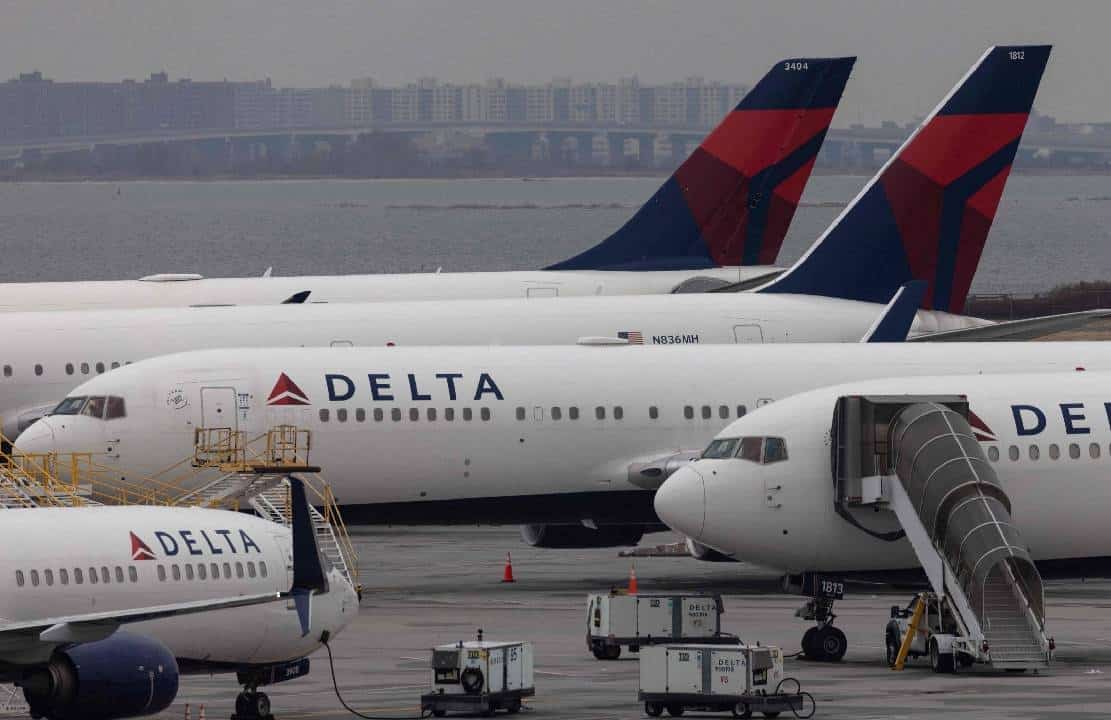 "זו היתה בדיחה": טייס המשנה איים לירות בקברניט באמצע טיסה בשל צורך בנחיתה בשל מצב חירום רפואי