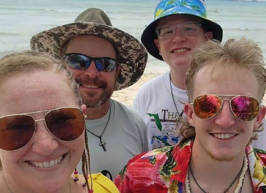 טרגדיה ביום החגיגי: אב רצח את משפחתו ביום סיום התיכון של בנו