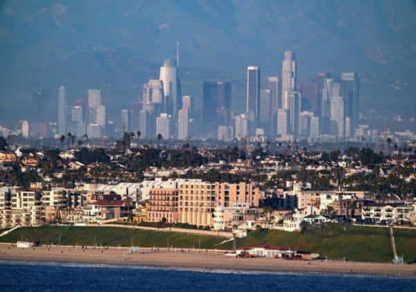כלכלת קליפורניה בדרך למיתון? "קצב ההגירה הגבוה, ועלויות הדיור פוגעים בדרום המדינה"