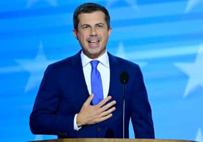 לא האריס ולא ניוסום: זה המועמד שמוביל כעת את המרוץ לראשות המפלגה הדמוקרטית