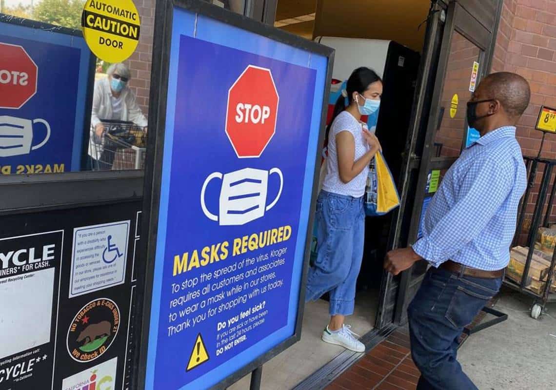 קליפורניה מחזירה את חובת עטיית המסכות בחללים סגורים