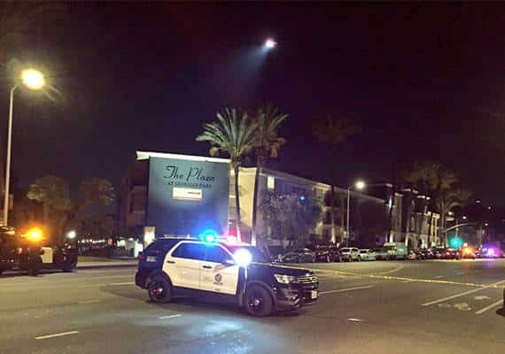 לוס אנג'לס: עשרות ניידות הוקפצו לבית דירות בשרמן אוקס במהלך הלילה