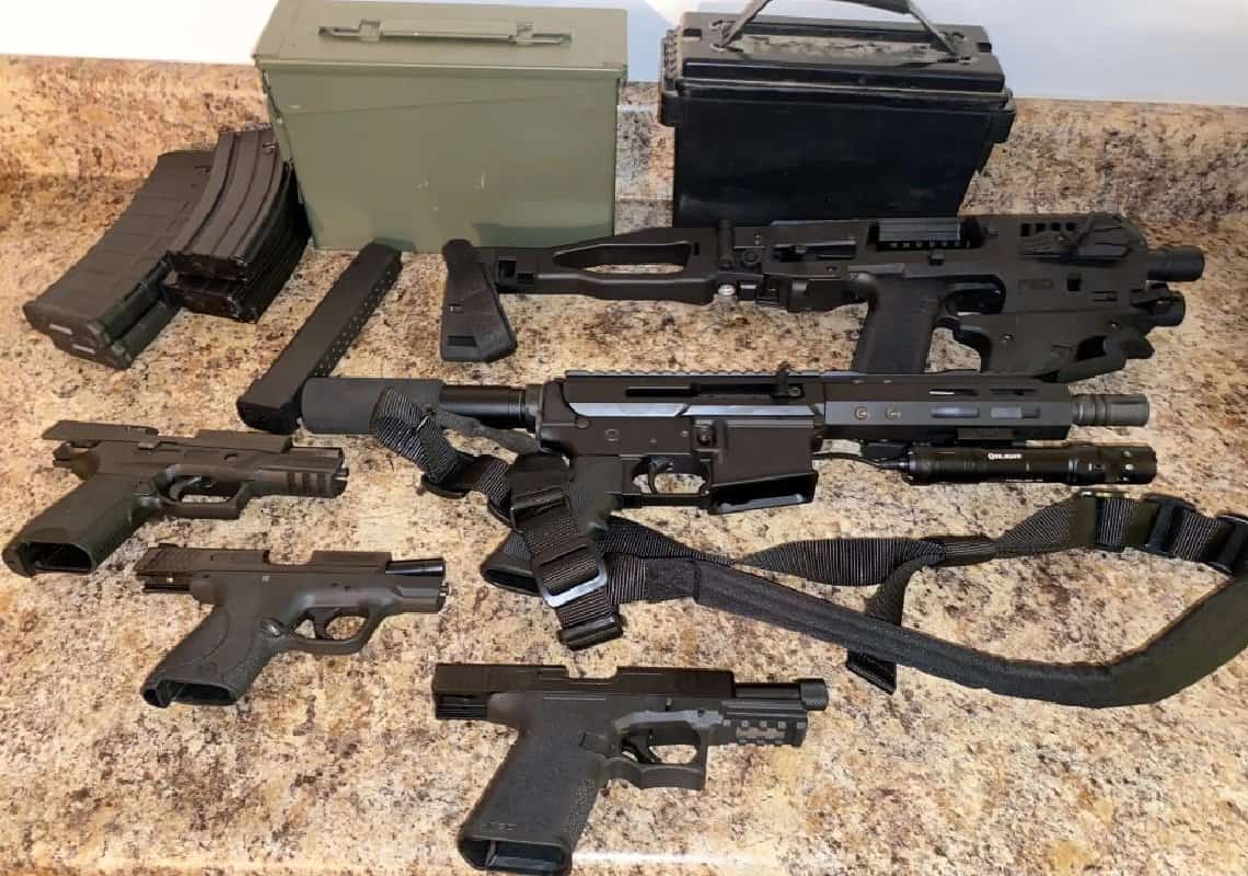 לוס אנג'לס: כלי נשק 'רפאים' הוחרמו ממעבדות ביתיות