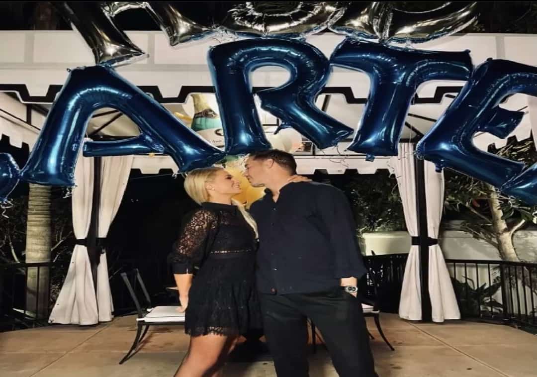 בן זוגה של פריס הילטון חגג יום הולדת וזו המתנה שהיא קנתה לו
