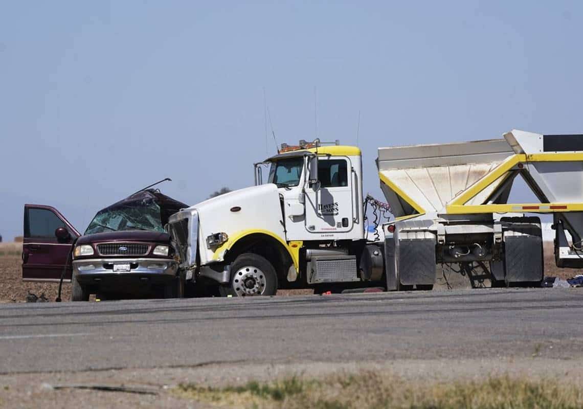 25 בני אדם נדחסו בתוך הרכב שנפגע בתאונה הקטלנית בקליפורניה: רשות ההגירה נכנסה לתמונה וחושפת תפנית חדשה בחקירה