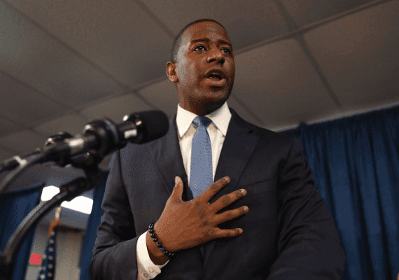 פלורידה: נאו-נאצים מבזים מועמד לתפקיד המושל בהודעות גזעניות