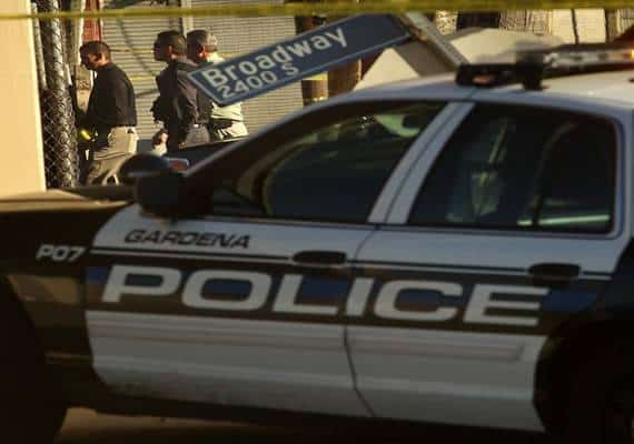 לוס אנג'לס: שני קציני משטרה נאשמים במכירת 100 כלי נשק, חלקם לעבריין מורשע