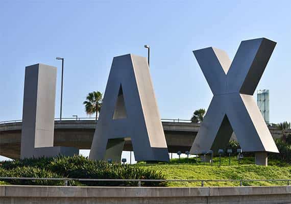 איום שביתה מרחף על נמל התעופה של לוס אנג'לס