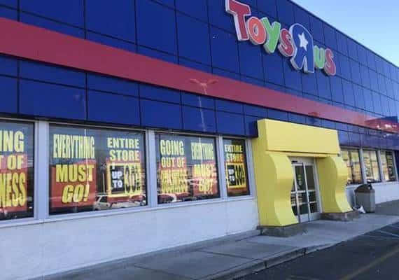 רשתות הקניות המובילות נלחמות על המתחמים המתרוקנים של טויס אר אס