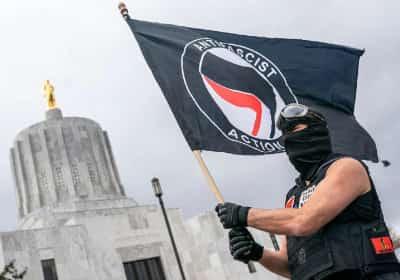 ממשל טראמפ נגד ארגון השמאל הרדיקלי אנטיפה: מסוכנים כמו חמאס, חיזבאללה ודאע"ש