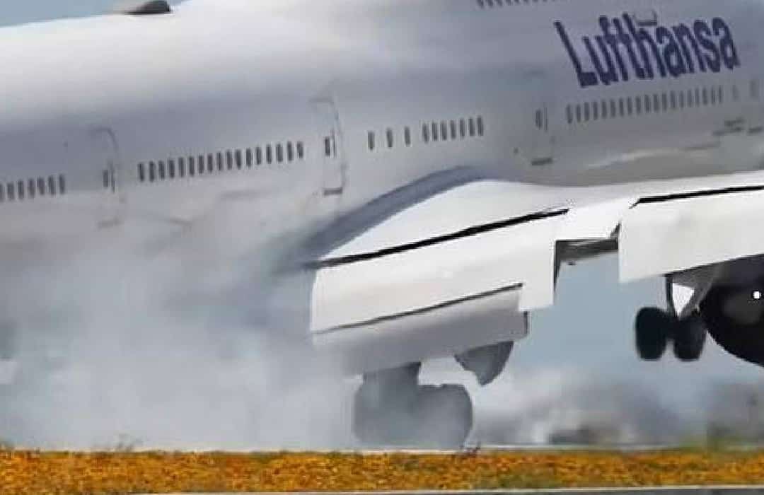תיעוד מצמרר: בואינג עם 345 נוסעים ב-LAX מקפץ על המסלול - "כמו כדורסל"