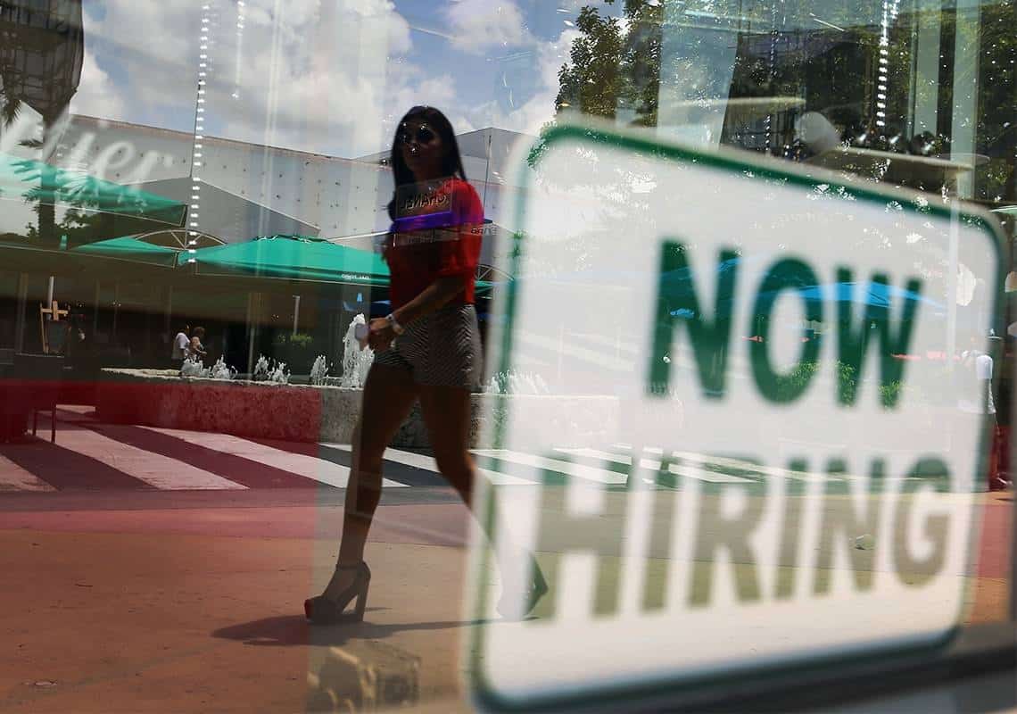 כ-950 אלף משרות נוספו למשק האמריקאי, האבטלה ירדה לשפל של שנה וחצי