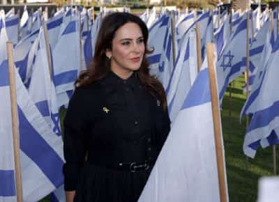 משדרות לבּוורלי הילס: ראשת העיר שרונה נזריאן מצטרפת להנהגת המאבק העולמי באנטישמיות