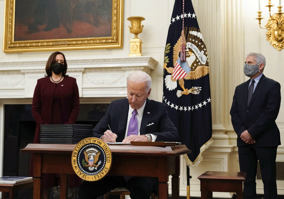 הנשיא ביידן הכריז על מלחמה מול הקורונה והטיל 10 צווים חדשים: היעדים המרכזיים - חזרה לבתי הספר ופתיחת עסקים 