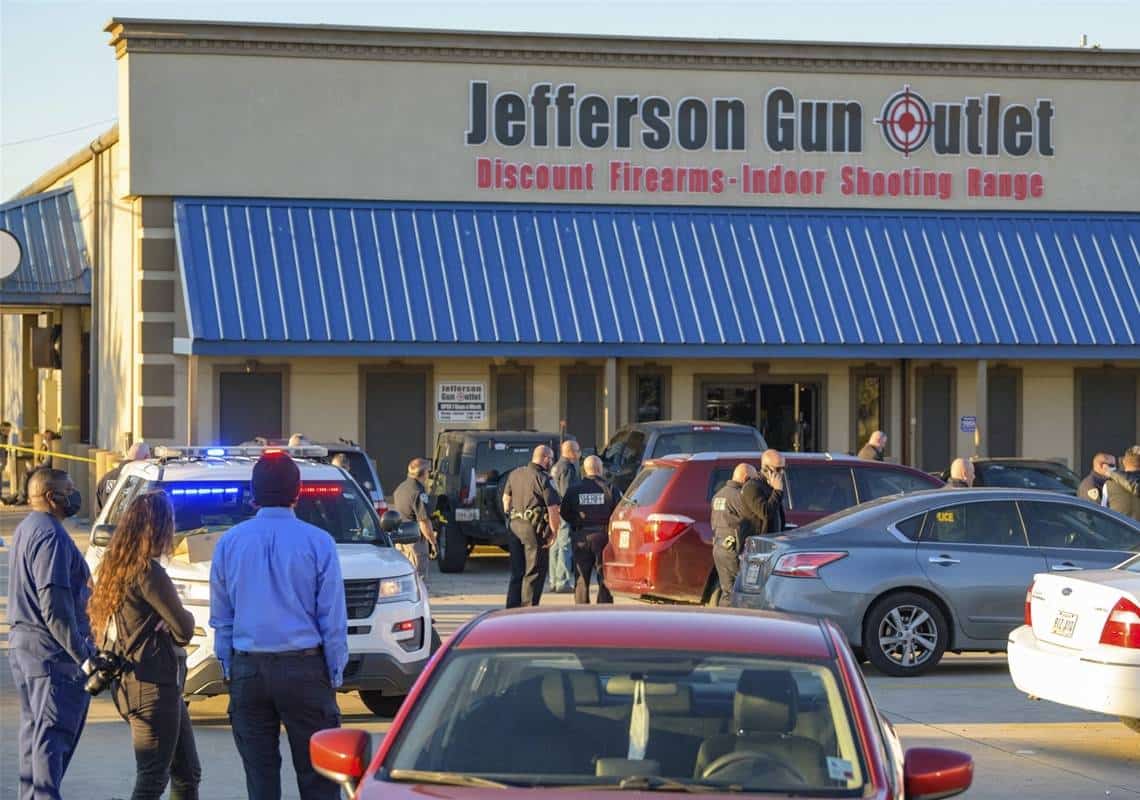 תקרית קטלנית בחנות כלי נשק: ויכוח סוער הוביל לקרב יריות, לפחות 3 נהרגו