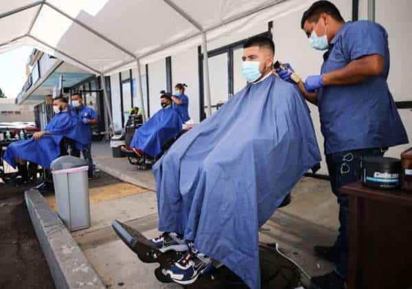 מספרות, מרכזי קניות ועסקים נוספים בקליפורניה חוזרים לקבל לקוחות: לוס אנג'לס הורתה על המשך סגירתם