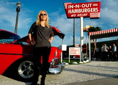 בעלת אין-אן-אאוט לינסי סניידר, עוזבת את קליפורניה בגלל הקושי לגדל ילדים ולנהל עסקים. בדקנו אם היא צודקת