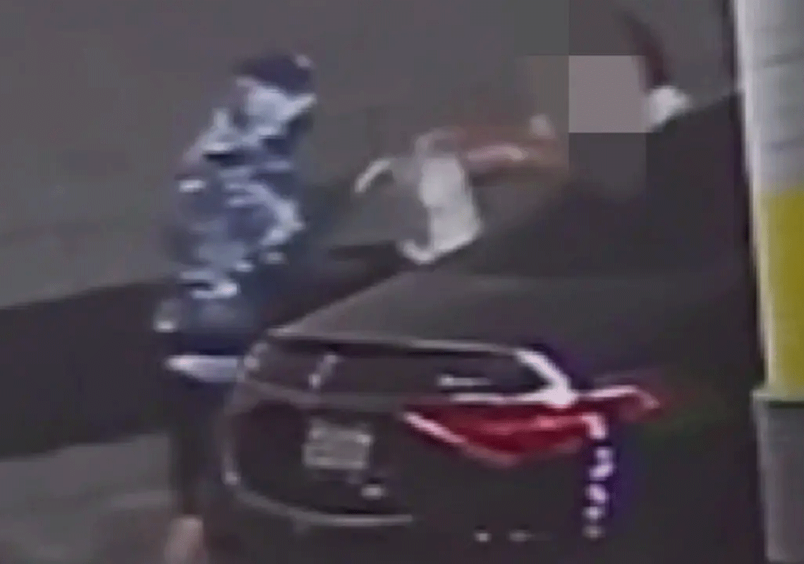 אימה בחניית הבית: 100 אלף דולר נשדדו תוך שניות באיומי אקדח - רעולי פנים עקבו אחר תושבת לוס אנג'לס עד לדירתה