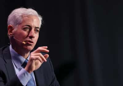 המיליארדר ביל אקמן מתגייס למאבק בממדאני - וקורא לקואומו לפנות את הדרך