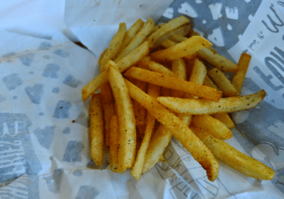 שיקגו: מקדונדלס משיקה סניף עם מנות דגל שלה מסביב לעולם