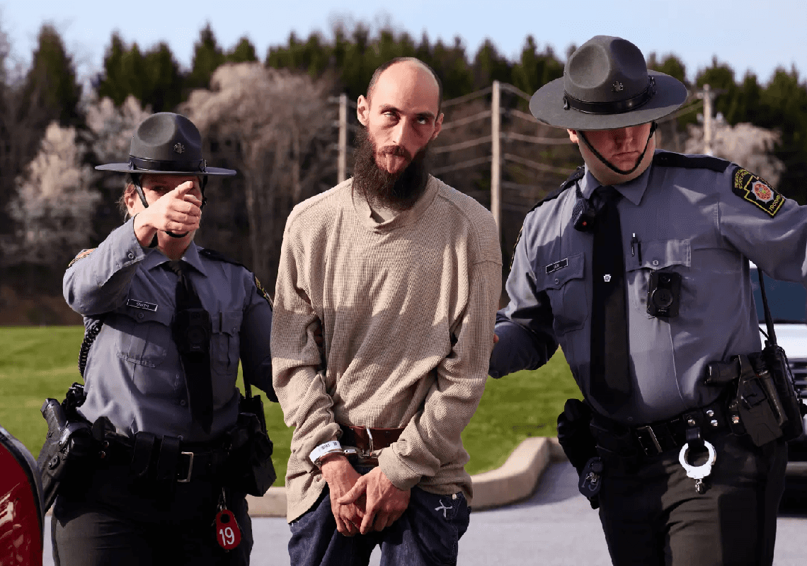 פצצה מתקתקת: הרשויות התעלמו מהאזהרות על הגבר שהצית את ביתו של המושל ג'וש שפירו