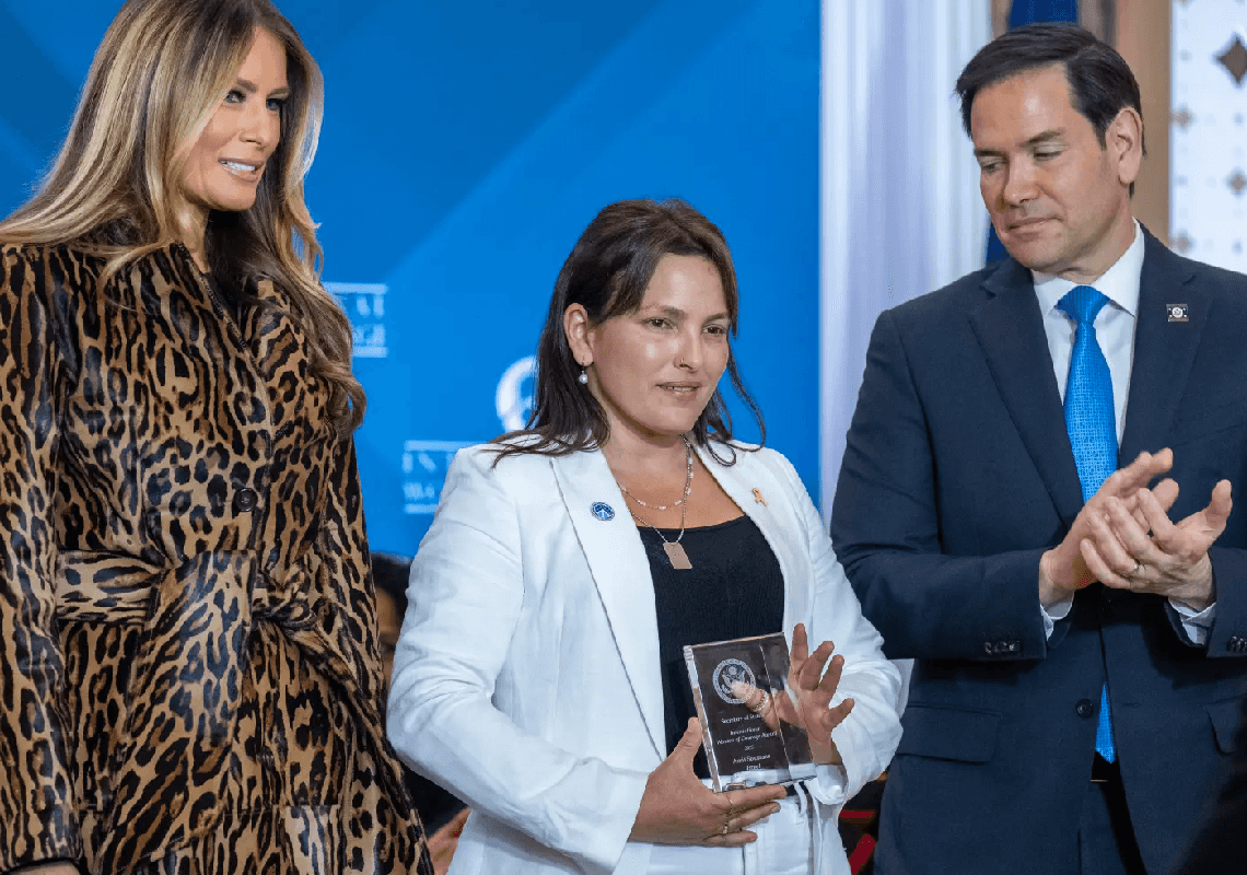 שורדת השבי עמית סוסנה קיבלה ממלניה טראמפ את אות 'הנשים האמיצות'