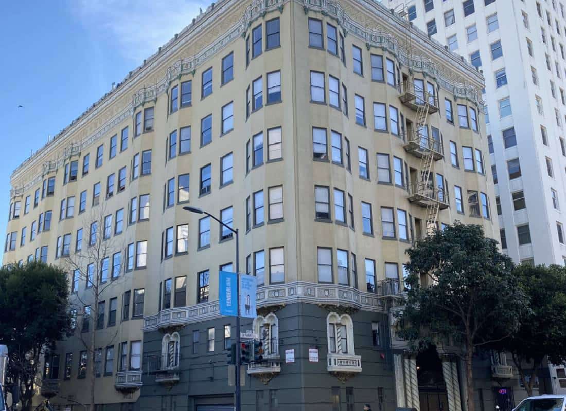 הזאבים של הנדל"ן: כיצד קרן ענק גייסה 16 מיליארד דולר לרכישת נכסים במצוקה