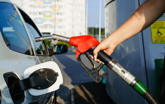 קליפורניה: קיץ יקר בפתח? מחיר הבנזין עבר את ה-$3.50 לגלון במספר ערים גדולות