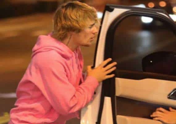 נהג ראנג' רובר התנגש בעוצמה במרצדס של ג'סטין ביבר על שדרות סאנסט בלוס אנג'לס. לשני הנהגים שלום