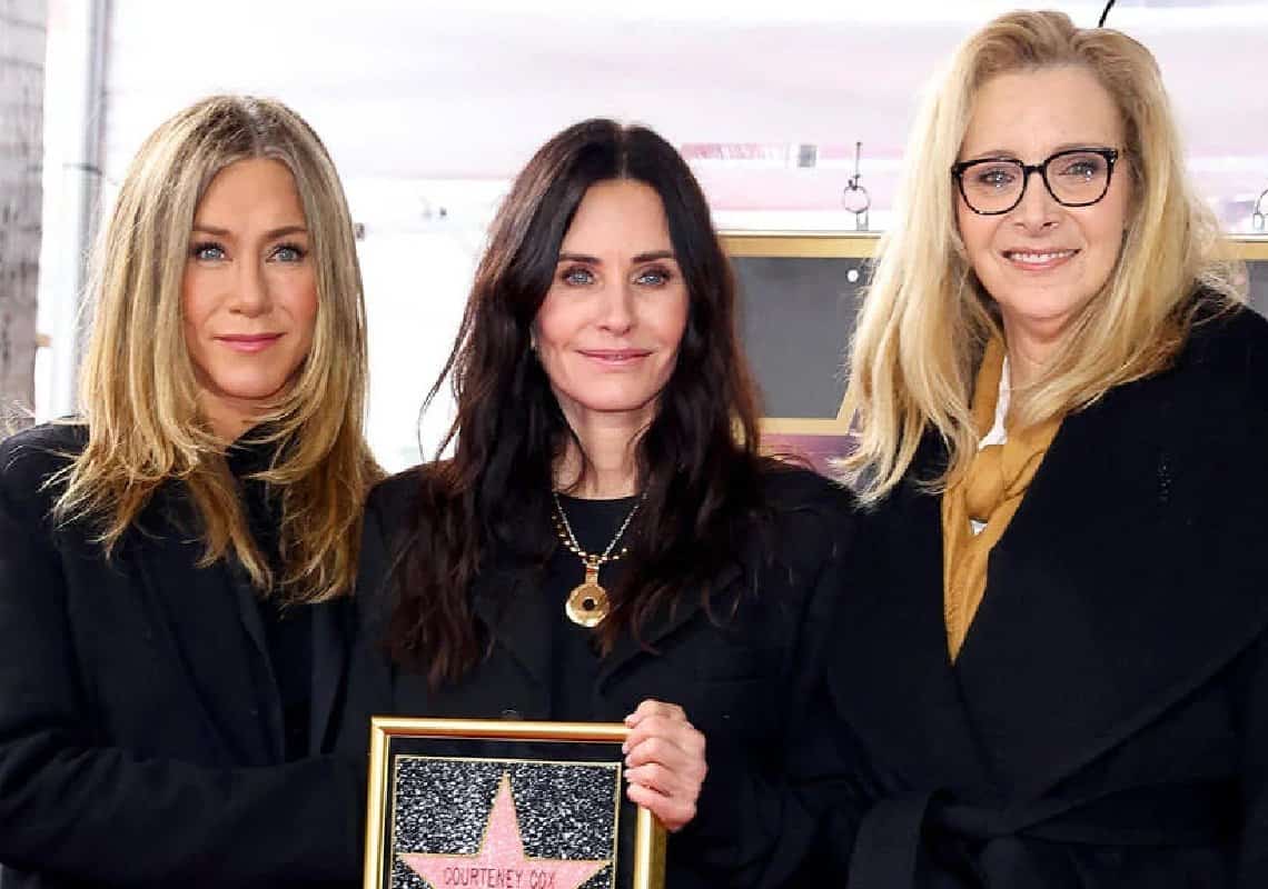 קורטני קוקס קיבלה כוכב בשדרה ההוליוודית והחברות מהסדרה ״חברים״ באו לפרגן