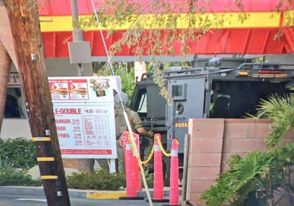 לוס אנג'לס: חשוד בפריצה התבצר במשך שעות ארוכות בסניף של "In-N-Out"