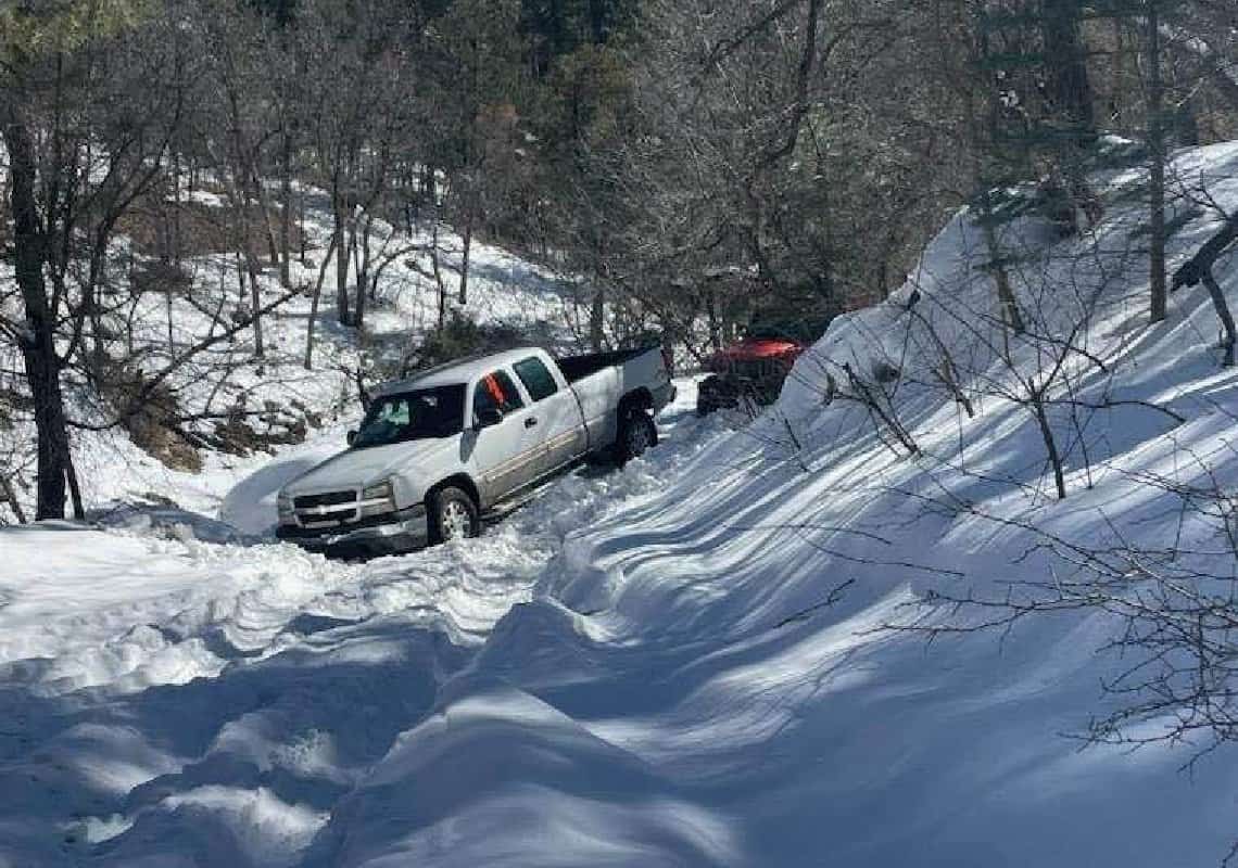 87 שעות לאחר שנתקעו בכביש מושלג: זוג קשישים וכלב חולצו בשלום