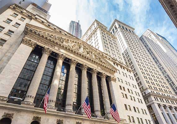 סיכום היום בוול סטריט: מגמות מעורבות במדדים, אמון הצרכנים קבע שיא של 15 שנים