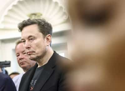 מלחמה אישית בשווי מיליארדים: אילון מאסק ניסה לחבל בעסקת ענק של יריבו סם אלטמן במזרח התיכון