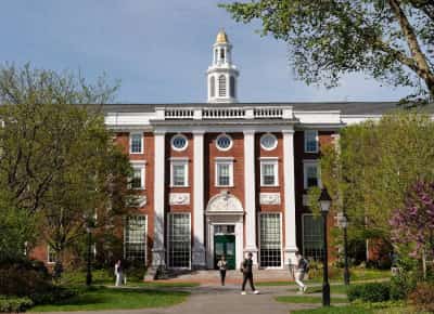 טראמפ מכה בהרווארד: ביטול מיידי של הרשאה לרשום סטודנטים זרים - 6,800 סטודנטים בסכנה