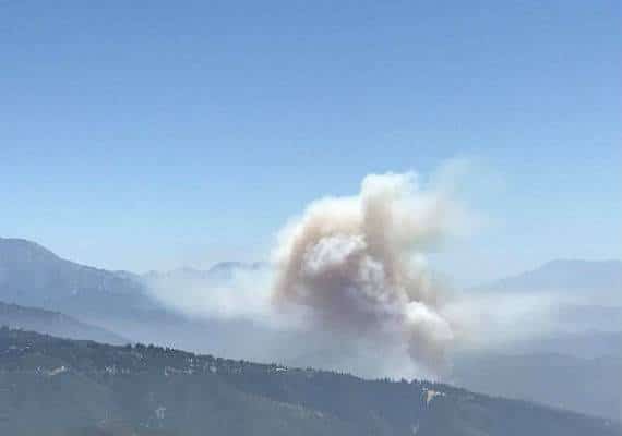 קליפורניה: מאות בני אדם פונו מבתיהם ואדם אחד נפצע בשל שריפות יער