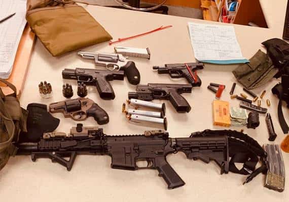 משטרת מיאמי ביץ' עצרה גבר בחשד ל-DUI, ונדהמה ממה שמצאה בתוך מכוניתו