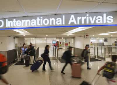 אתה מקליפורניה? - יועץ פוליטי נעצר בשדה התעופה אחרי שאישר שהוא מלוס אנג'לס