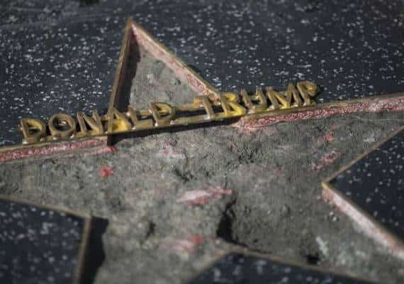 לוס אנג'לס: מועצת ווסט הוליווד החליטה להסיר את הכוכב של טראמפ משדרת הכוכבים