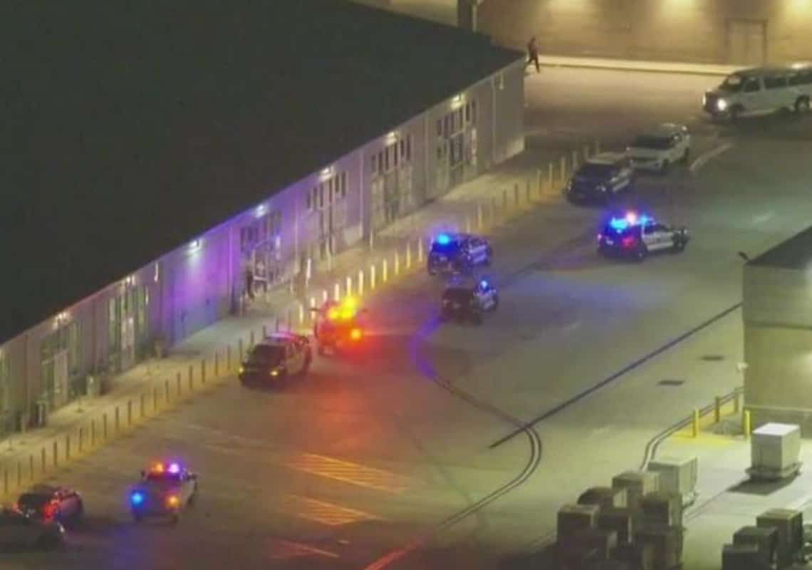 בהלה ב-LAX: מאות נוסעים פונו מטרמינל בעקבות חפץ חשוד