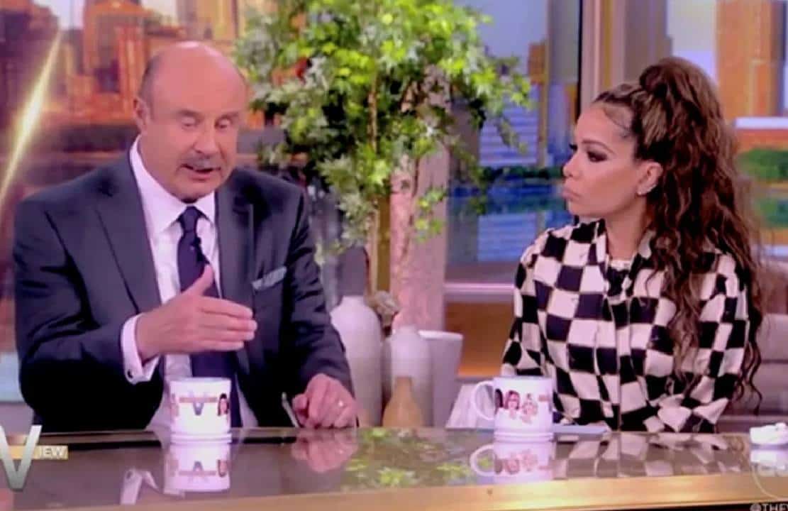 צפו: ד"ר פיל מכניס להלם את מנחות ה-View והקהל מוחא כפיים בהתלהבות: "סגרי קורונה הרסו את הילדים שהופקרו לגורלם"