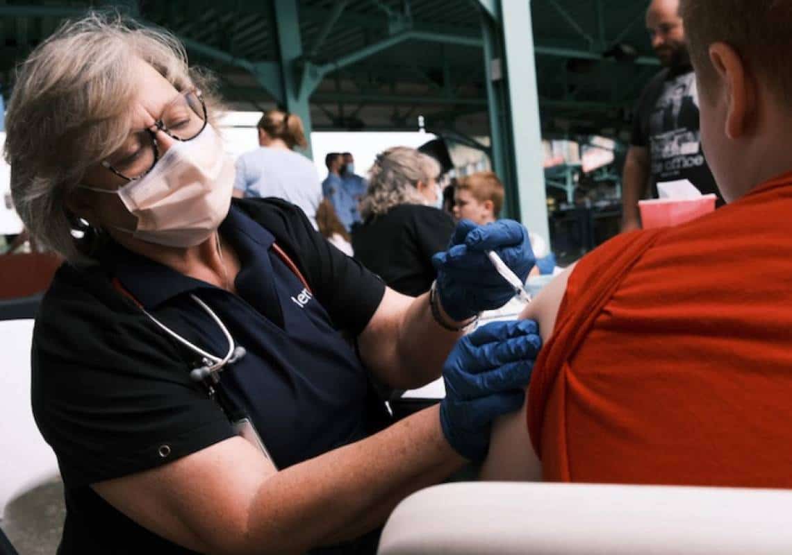 מבצע החיסונים מתרחב: ה-FDA אישר מתן זריקת בוסטר לבני 12 עד 15