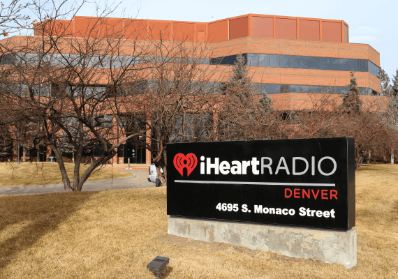 סילבר לייק פרטנרס מראה עיניין ברכישת חברת iHeartMedia