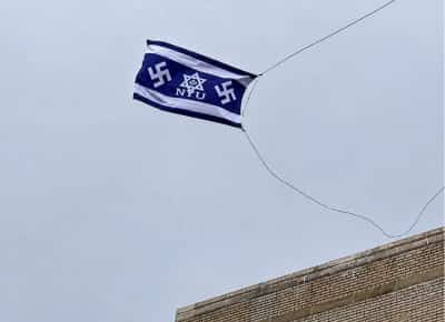 מנהטן: בזמן טקס סיום הלימודים  - דגל עם שני צלבי קרס הונף מעל גג אוניברסיטת ניו יורק 