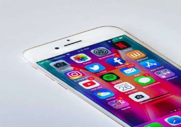 שינוי מגמה? רשת חברתית חדשה מאיימת על ההגמוניה של טוויטר ופייסבוק בזכות יתרון אחד מובהק