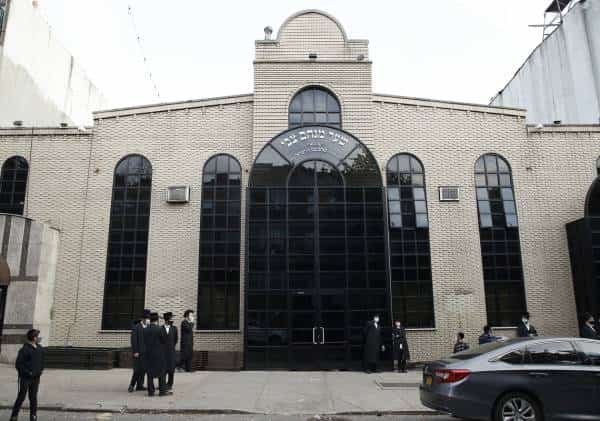 "לא נהסס לסגור את המקום לצמיתות": בית כנסת בניו יורק נקנס בעקבות קיום חתונה המונית