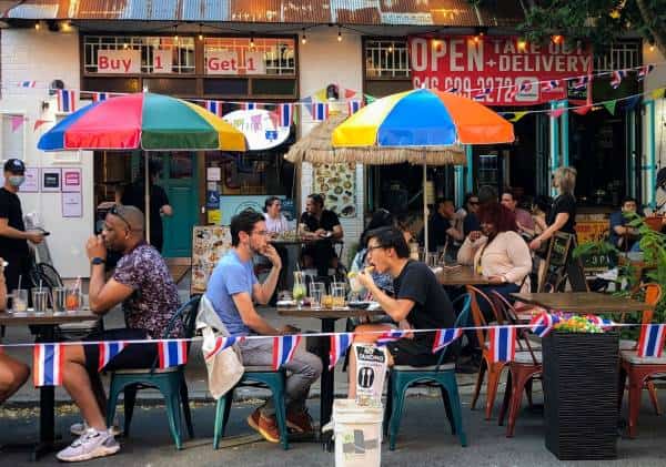 מושל ניו יורק: לא נהסס לסגור מסעדות שבהן יימצאו 'הפרות קורונה'