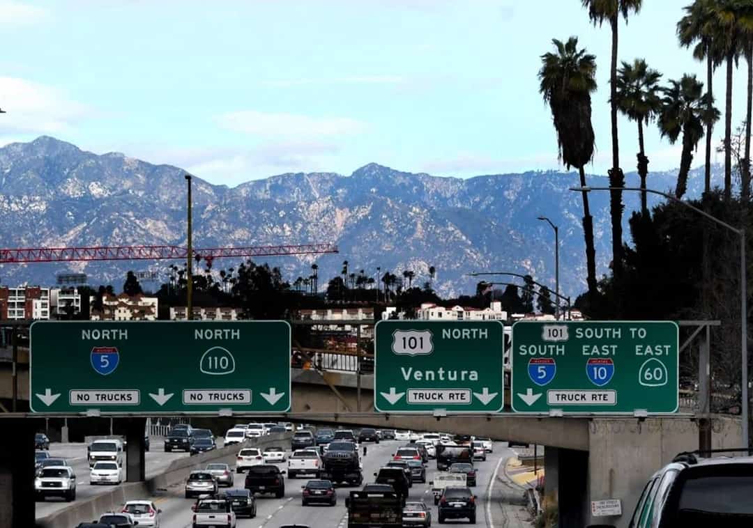 לראשונה מאז 1982: לוס אנג'לס ירדה מראש רשימת הערים הפקוקות בארה"ב