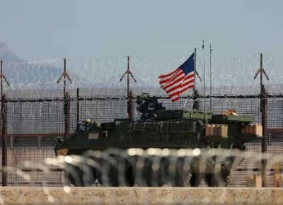 טראמפ שוקל פעולה צבאית נגד קרטלי הסמים: מתקפות ימיות ורחפנים נגד מקסיקו