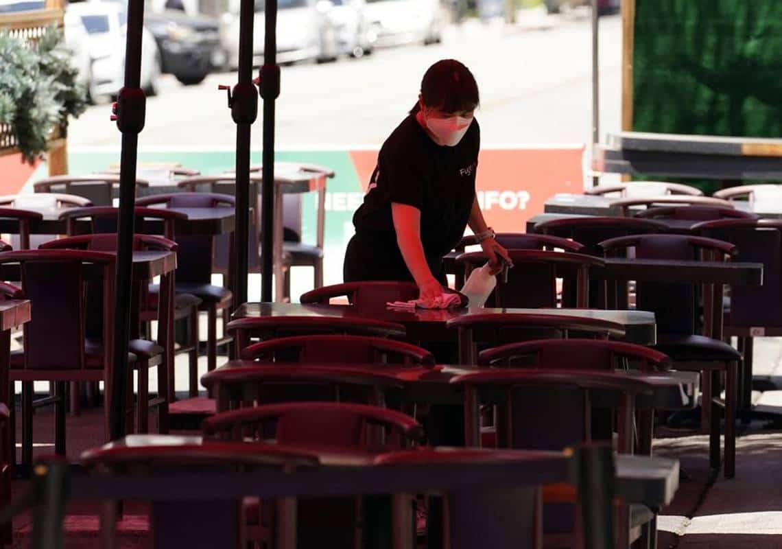 בעלי המסעדות בקליפורניה חוששים: יידרשו שנים רבות כדי להתאושש ממשבר הקורונה